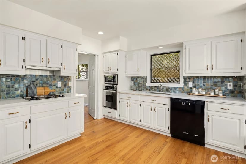 Property photo for 1114 2nd Avenue N, Seattle photo 13