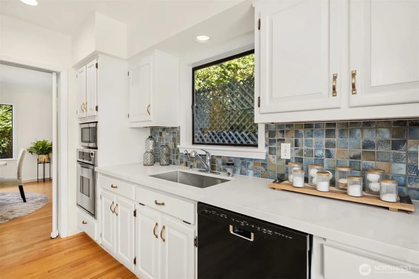 Property photo for 1114 2nd Avenue N, Seattle photo 15