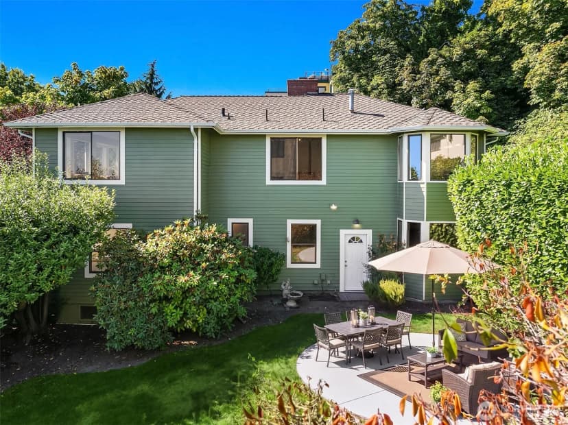 Property photo for 1114 2nd Avenue N, Seattle photo 4