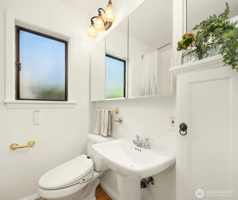 Property photo for 1114 2nd Avenue N, Seattle photo 18