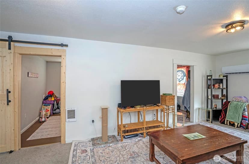 Property photo for 110 Alder Street E, Eatonville photo 4
