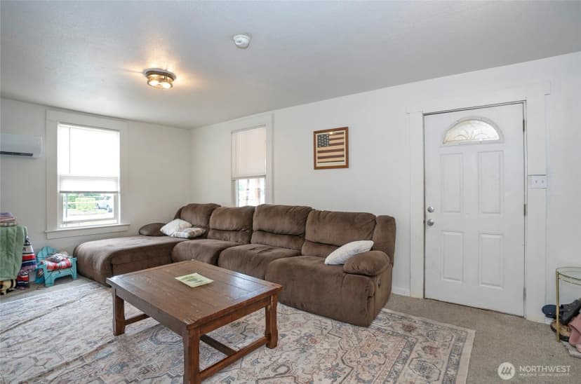 Property photo for 110 Alder Street E, Eatonville photo 3