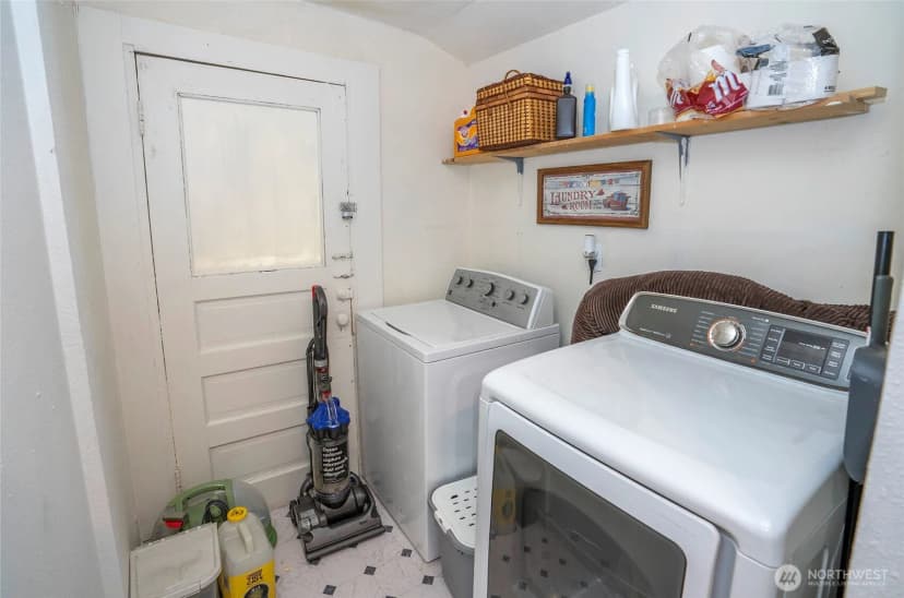 Property photo for 110 Alder Street E, Eatonville photo 11