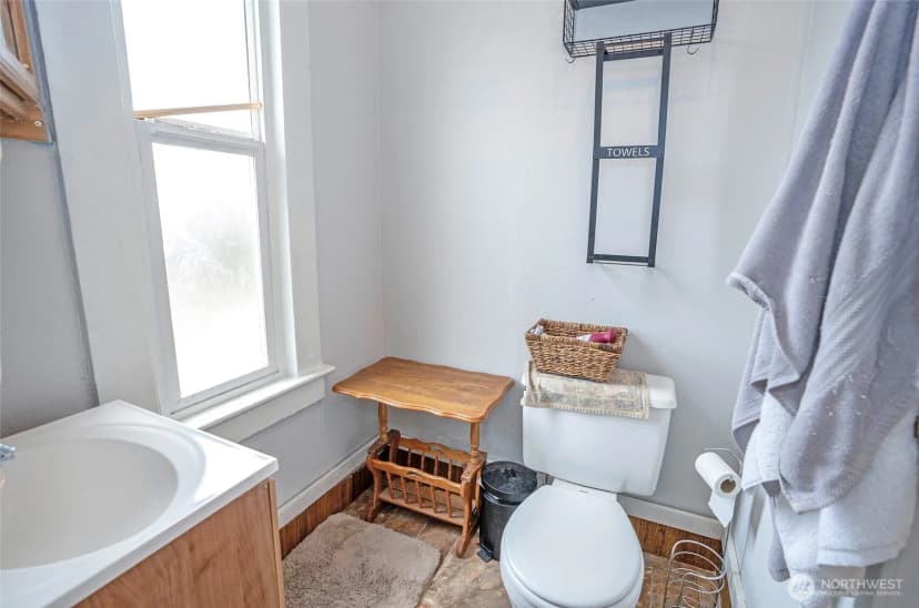 Property photo for 110 Alder Street E, Eatonville photo 14