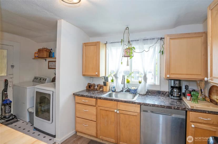 Property photo for 110 Alder Street E, Eatonville photo 10