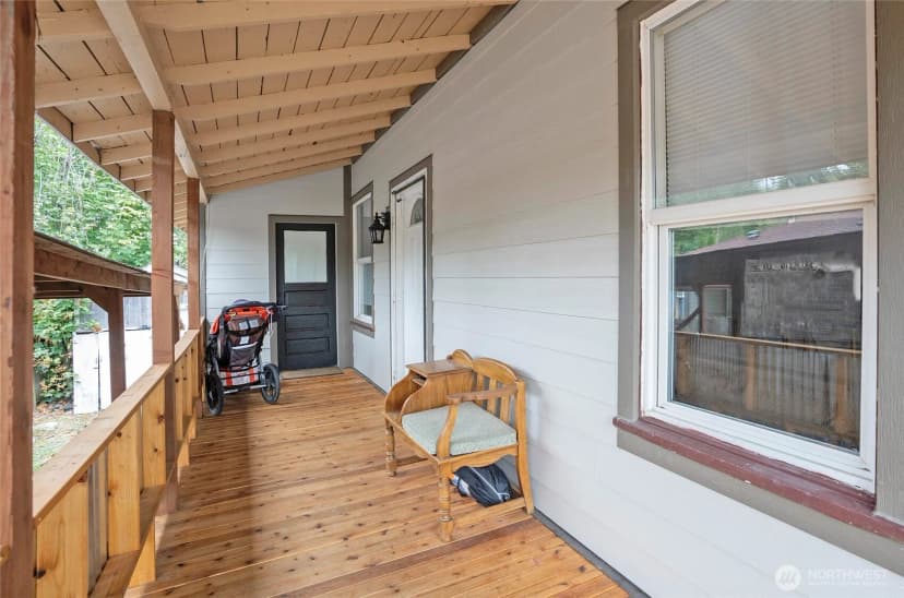 Property photo for 110 Alder Street E, Eatonville photo 2