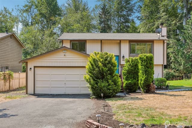 Property photo for 6845 Ne 191st Street, Kenmore photo 2
