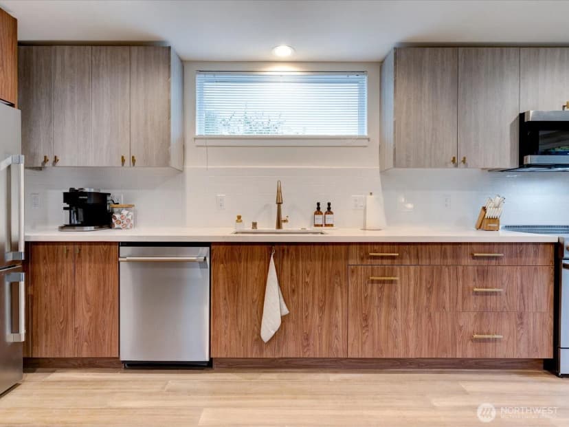 Property photo for 7507 Latona Avenue Ne, Seattle photo 10