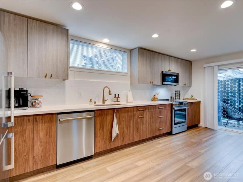 Property photo for 7507 Latona Avenue Ne, Seattle photo 8