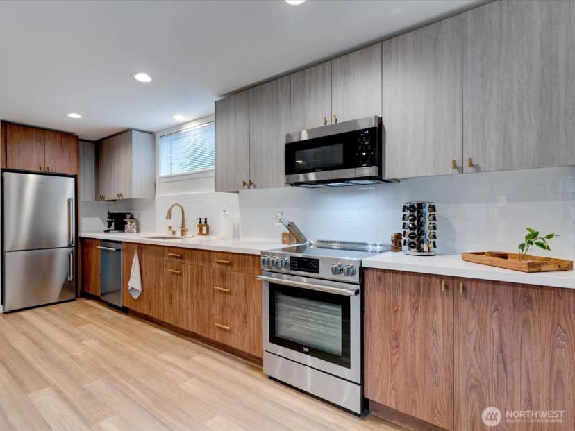Property photo for 7507 Latona Avenue Ne, Seattle photo 9