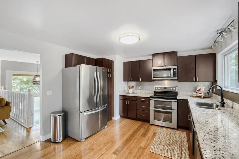 Property photo for 1421 218th Street Sw, Lynnwood photo 11