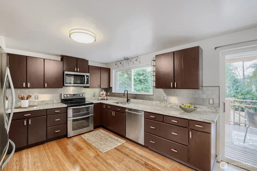 Property photo for 1421 218th Street Sw, Lynnwood photo 10