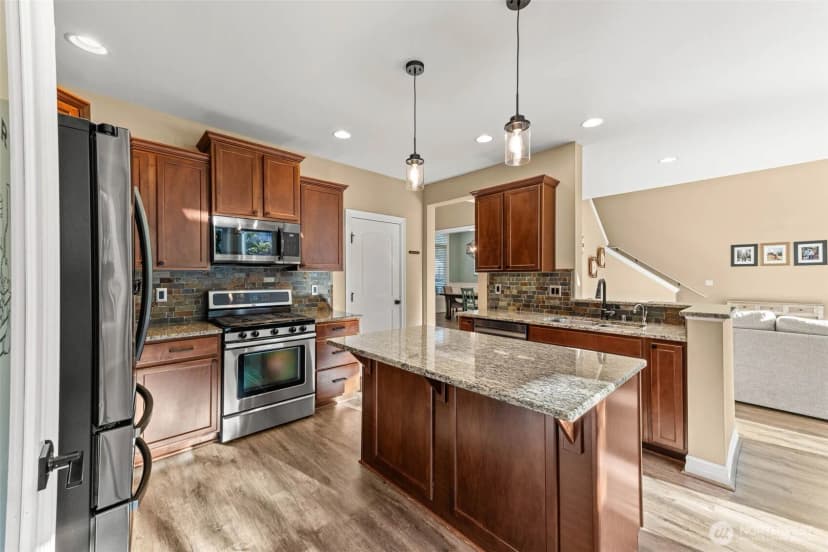 Property photo for 32113 Sunny Lane, Black Diamond photo 13