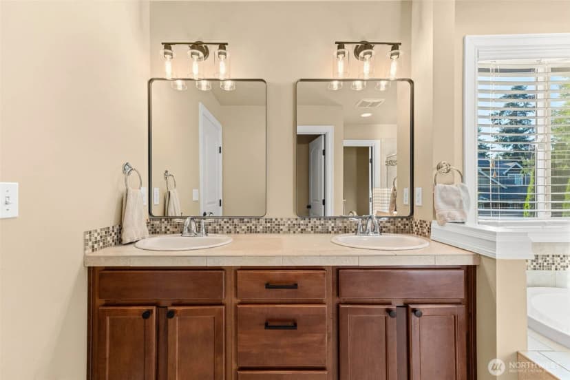 Property photo for 32113 Sunny Lane, Black Diamond photo 28