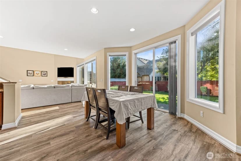 Property photo for 32113 Sunny Lane, Black Diamond photo 10