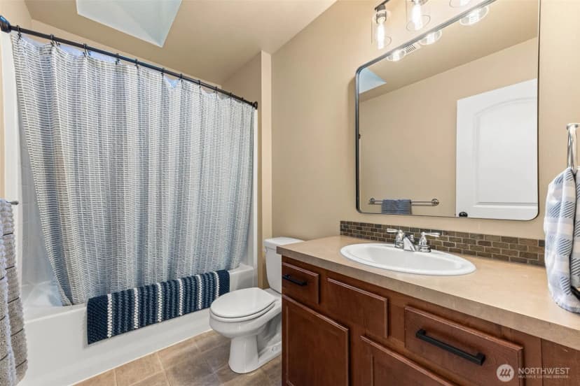 Property photo for 32113 Sunny Lane, Black Diamond photo 19