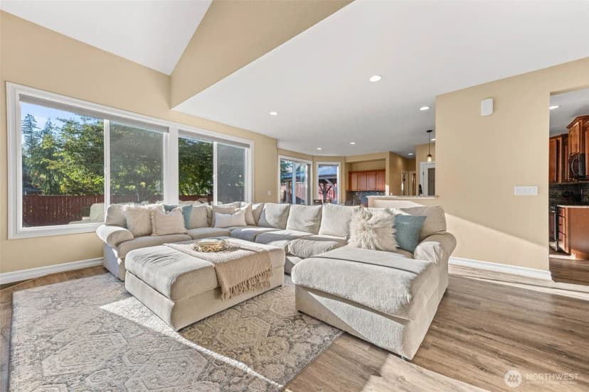Property photo for 32113 Sunny Lane, Black Diamond photo 8