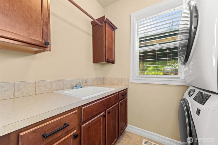 Property photo for 32113 Sunny Lane, Black Diamond photo 15