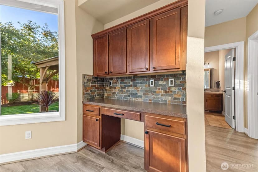 Property photo for 32113 Sunny Lane, Black Diamond photo 11