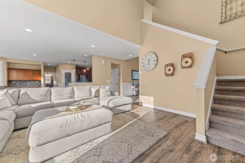 Property photo for 32113 Sunny Lane, Black Diamond photo 9