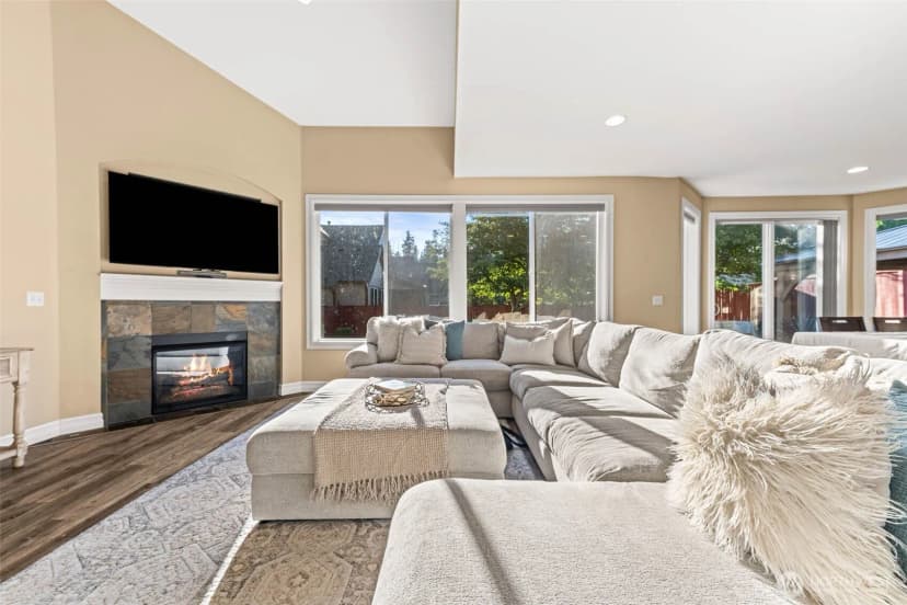 Property photo for 32113 Sunny Lane, Black Diamond photo 7