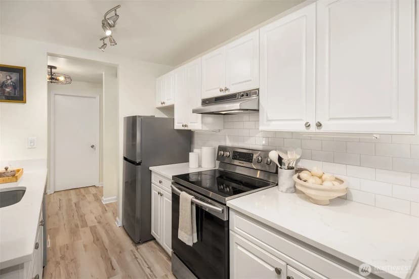 Property photo for 6225 Lake Washington Boulevard Ne #208, Kirkland photo 8