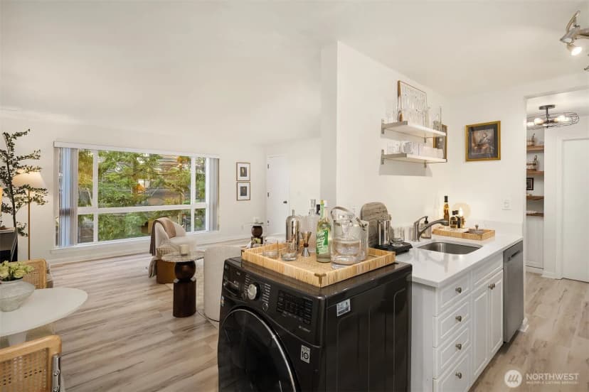 Property photo for 6225 Lake Washington Boulevard Ne #208, Kirkland photo 9