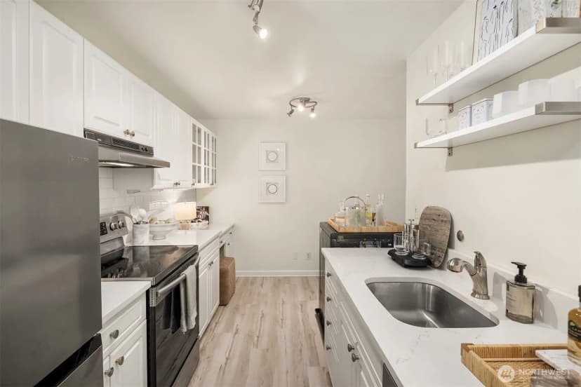 Property photo for 6225 Lake Washington Boulevard Ne #208, Kirkland photo 7
