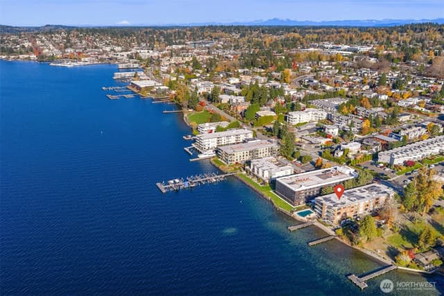 Property photo for 6225 Lake Washington Boulevard Ne #208, Kirkland photo 2