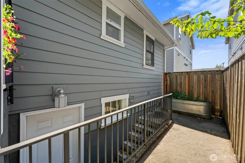 Property photo for 6325 42nd Avenue Sw, Seattle photo 30