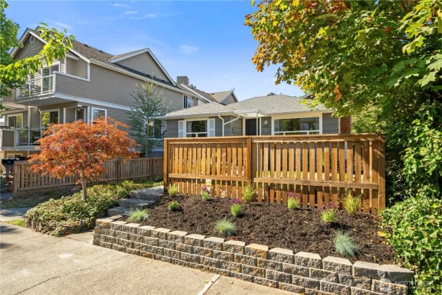 Property photo for 6325 42nd Avenue Sw, Seattle photo 2