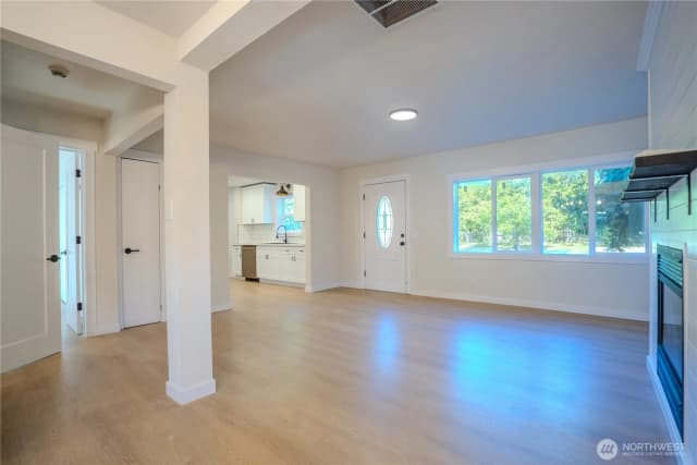 Property photo for 909 Fir Street Ne, Olympia photo 4