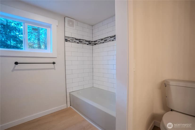 Property photo for 909 Fir Street Ne, Olympia photo 6