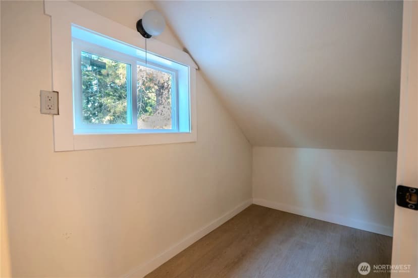 Property photo for 909 Fir Street Ne, Olympia photo 10