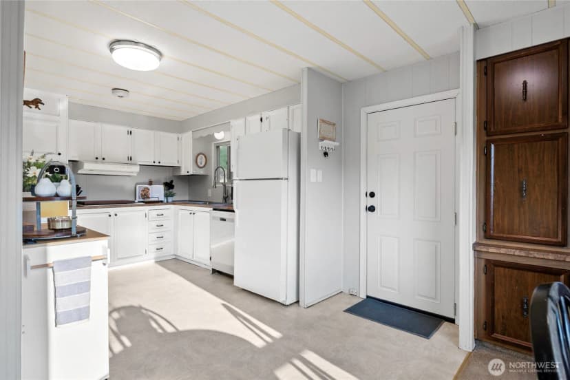 Property photo for 1494 Van Wyck Road, Bellingham photo 10