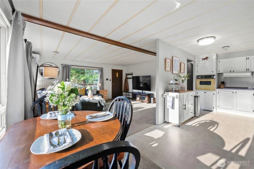 Property photo for 1494 Van Wyck Road, Bellingham photo 6