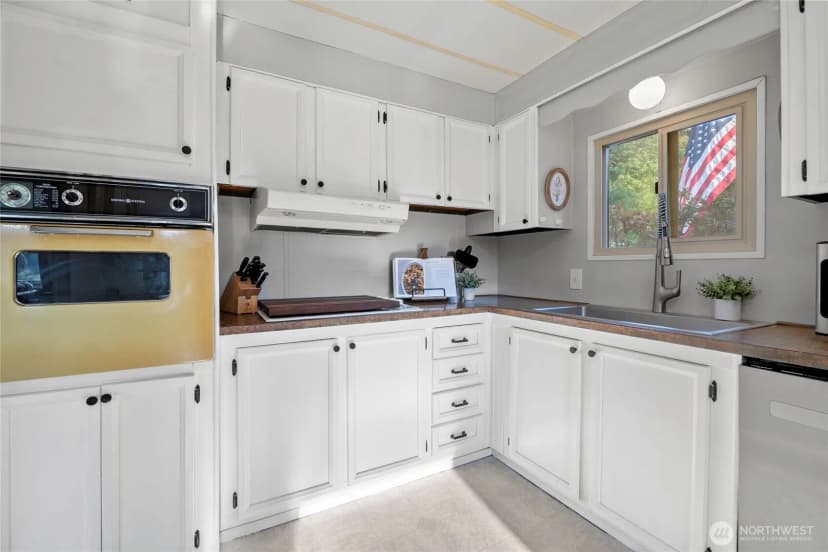 Property photo for 1494 Van Wyck Road, Bellingham photo 12