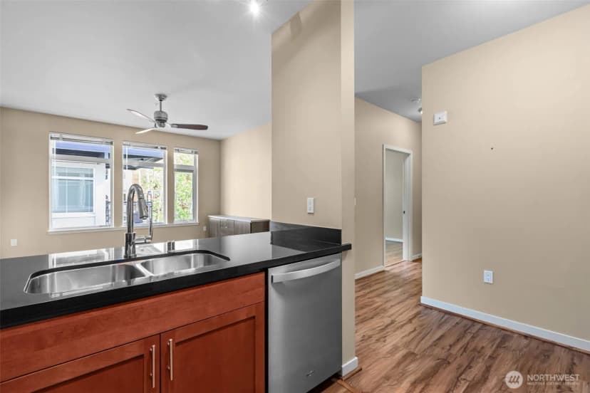 Property photo for 15100 6th Avenue Sw #518, Burien photo 9