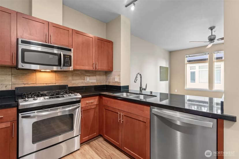 Property photo for 15100 6th Avenue Sw #518, Burien photo 8