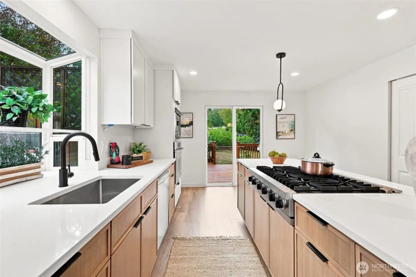 Property photo for 15919 82nd Place Ne, Kenmore photo 9