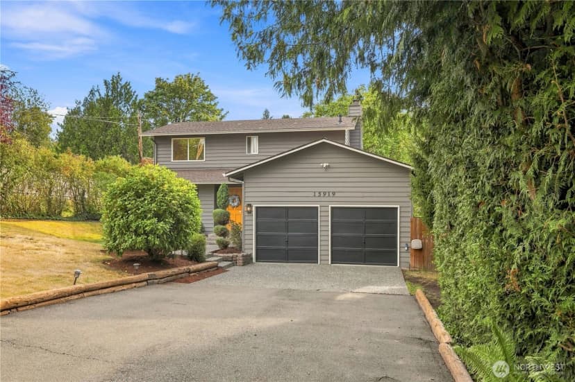 Property photo for 15919 82nd Place Ne, Kenmore photo 2