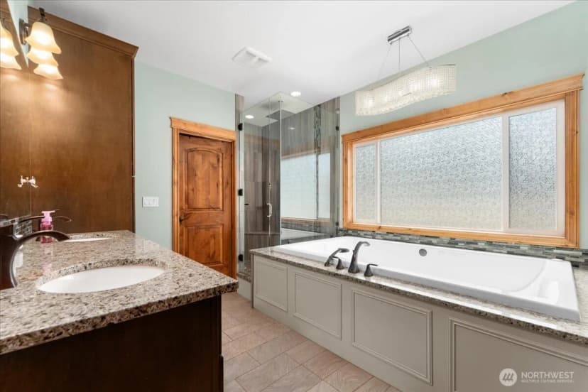 Property photo for 471 N Iowa Avenue, East Wenatchee photo 17