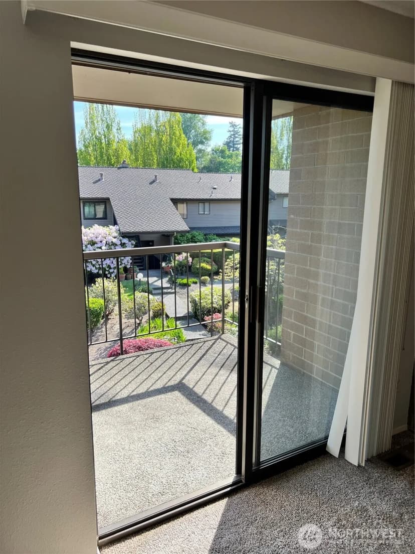 Property photo for 10628 Glen Acres Dr S, Seattle photo 10