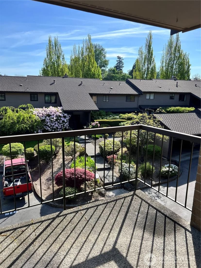 Property photo for 10628 Glen Acres Dr S, Seattle photo 12