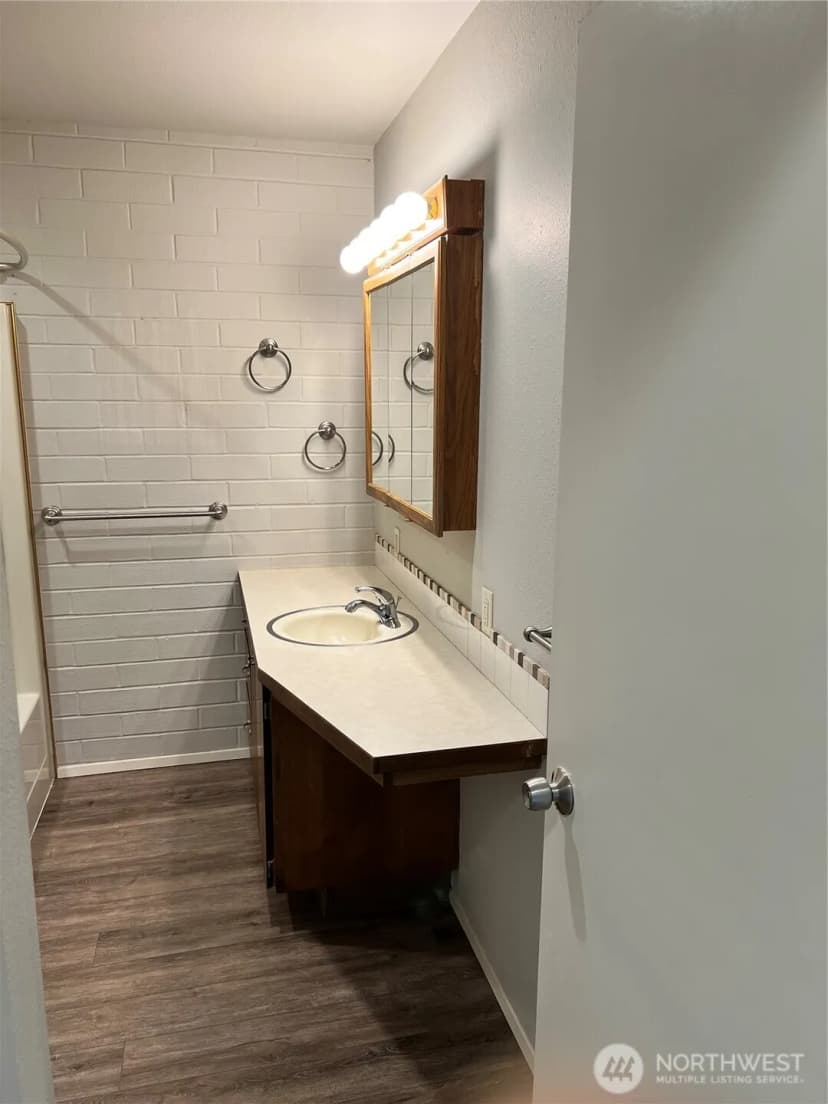 Property photo for 10628 Glen Acres Dr S, Seattle photo 17