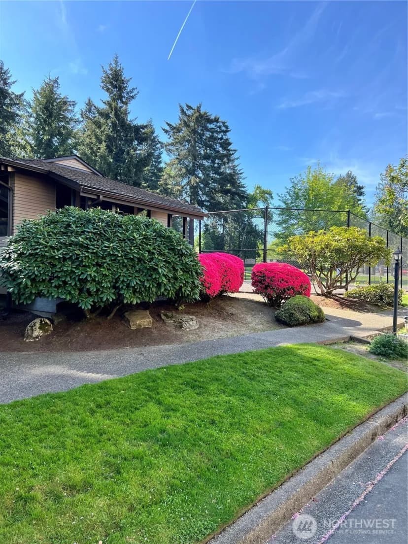 Property photo for 10628 Glen Acres Dr S, Seattle photo 28