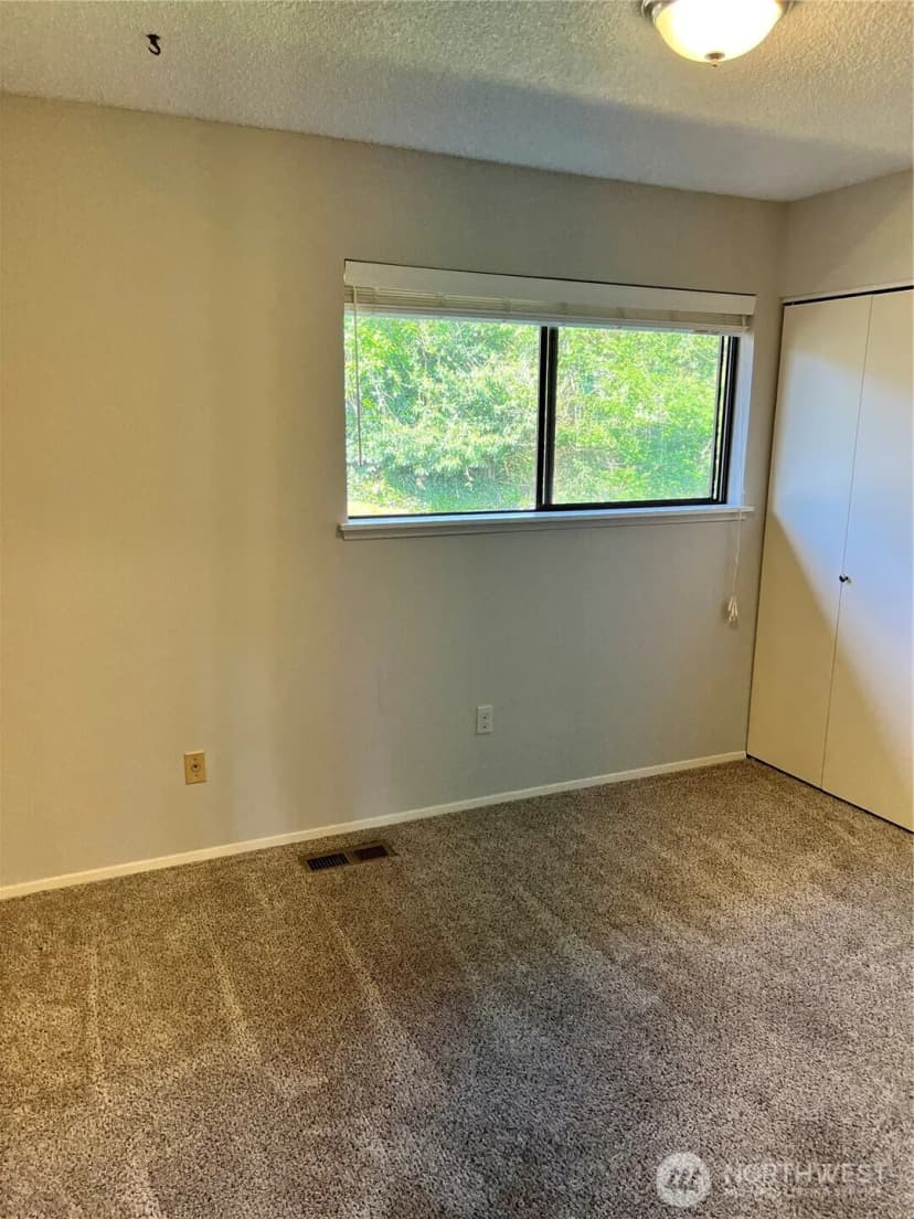 Property photo for 10628 Glen Acres Dr S, Seattle photo 21