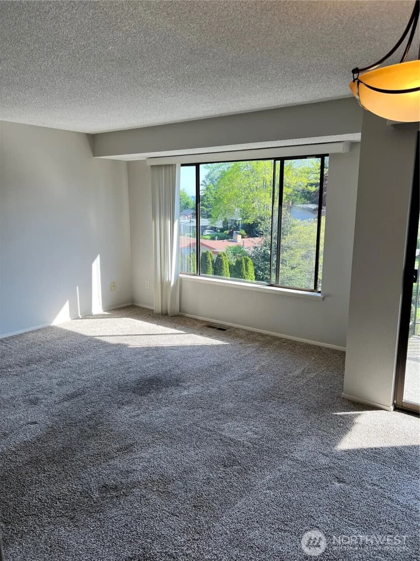 Property photo for 10628 Glen Acres Dr S, Seattle photo 14
