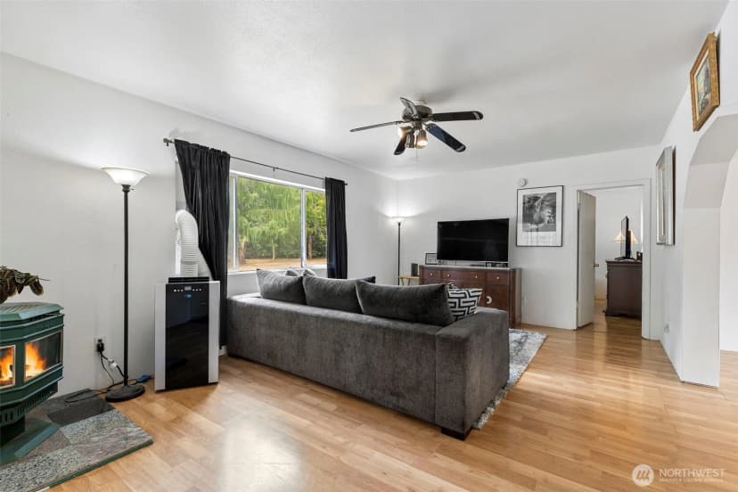 Property photo for 650 W Griffiths Lane, Seabeck photo 7