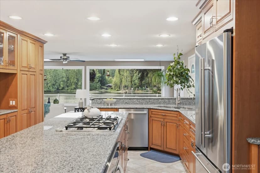 Property photo for 2053 E Beaver Lake Drive Se, Sammamish photo 17